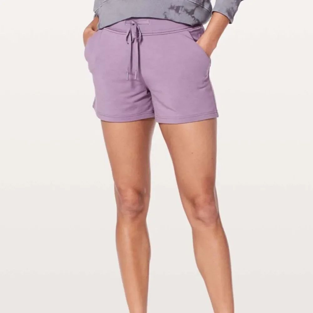 Lululemon Every Moment Short *3.5"
Vintage Quartz